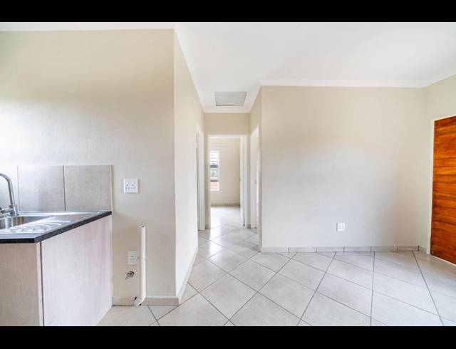 2 BEDROOM HOUSE FOR SALE IN LENASIA SOUTH